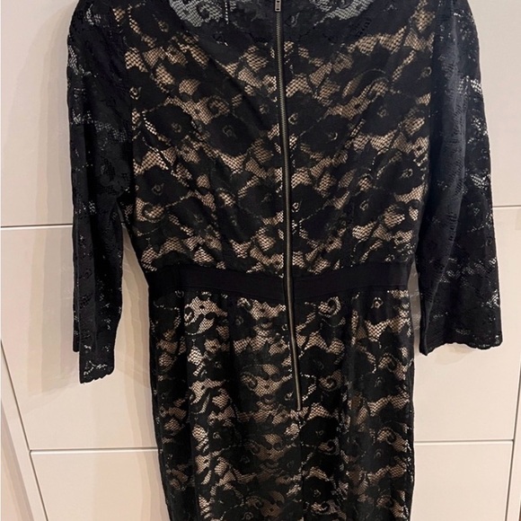 Elegant Black Lace Dress - Picture 5 of 9